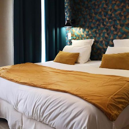 Hotel Hippodrome Paris Bagian luar foto