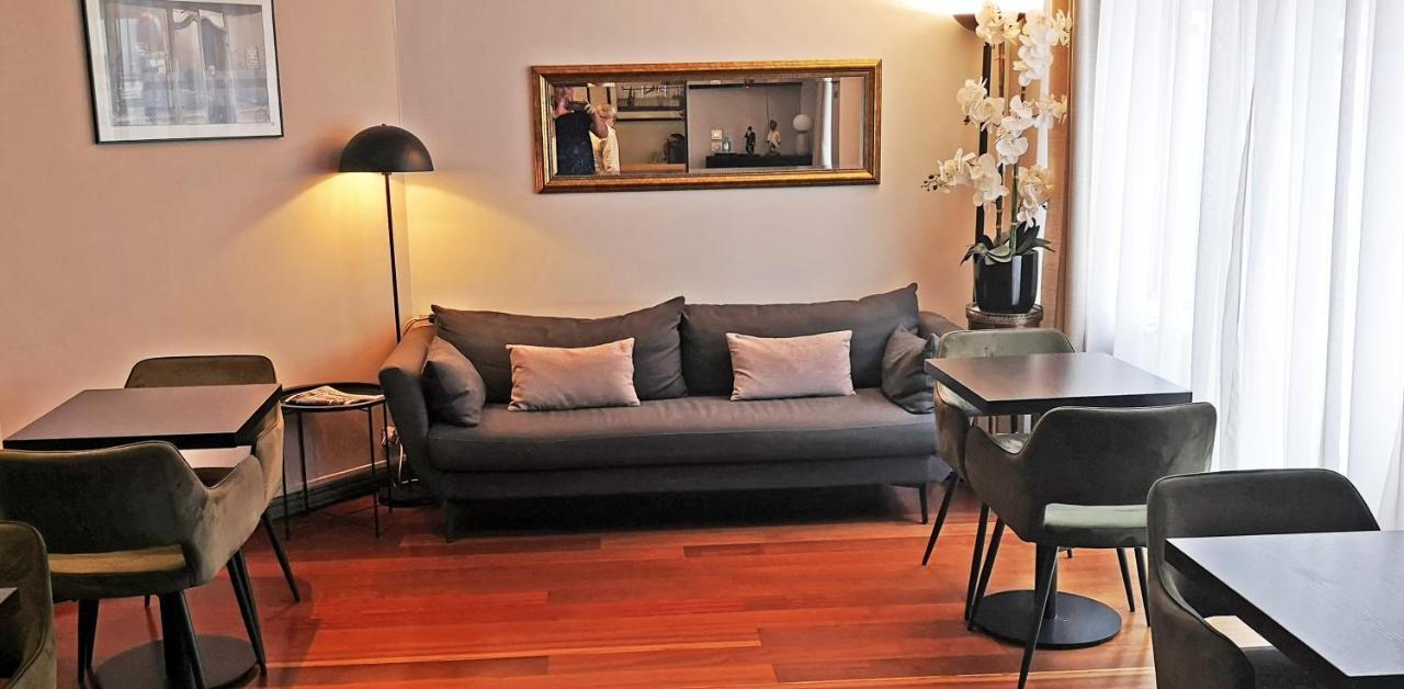 Hotel Hippodrome Paris Bagian luar foto