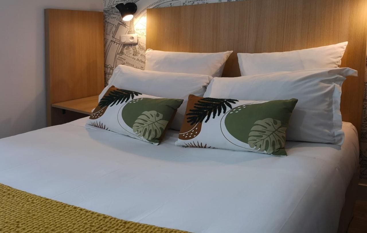 Hotel Hippodrome Paris Bagian luar foto