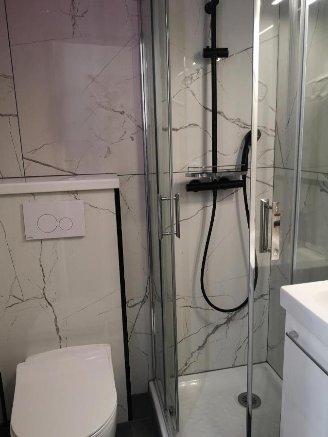 Hotel Hippodrome Paris Bagian luar foto