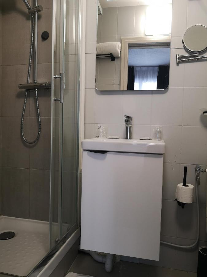 Hotel Hippodrome Paris Bagian luar foto