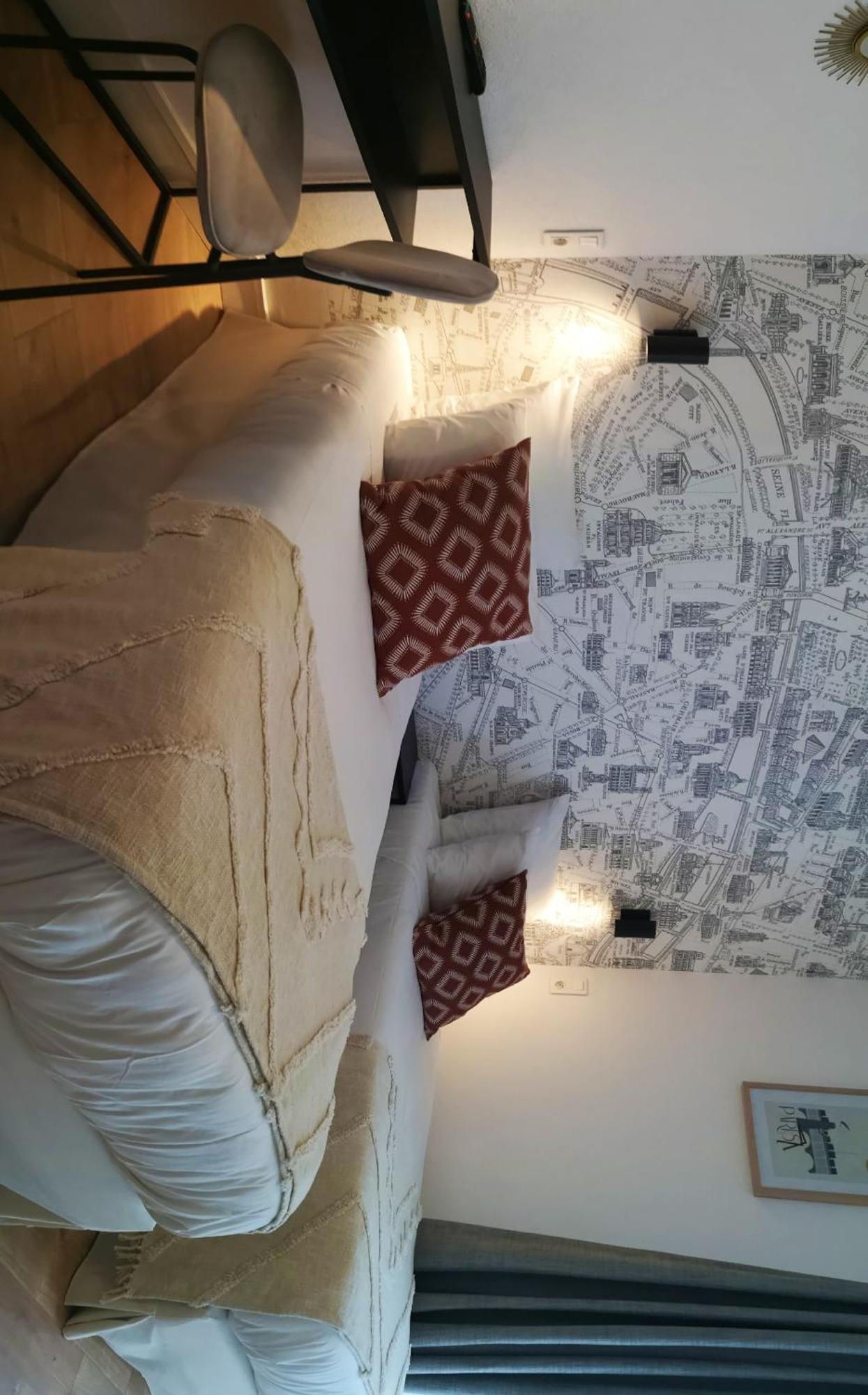 Hotel Hippodrome Paris Bagian luar foto