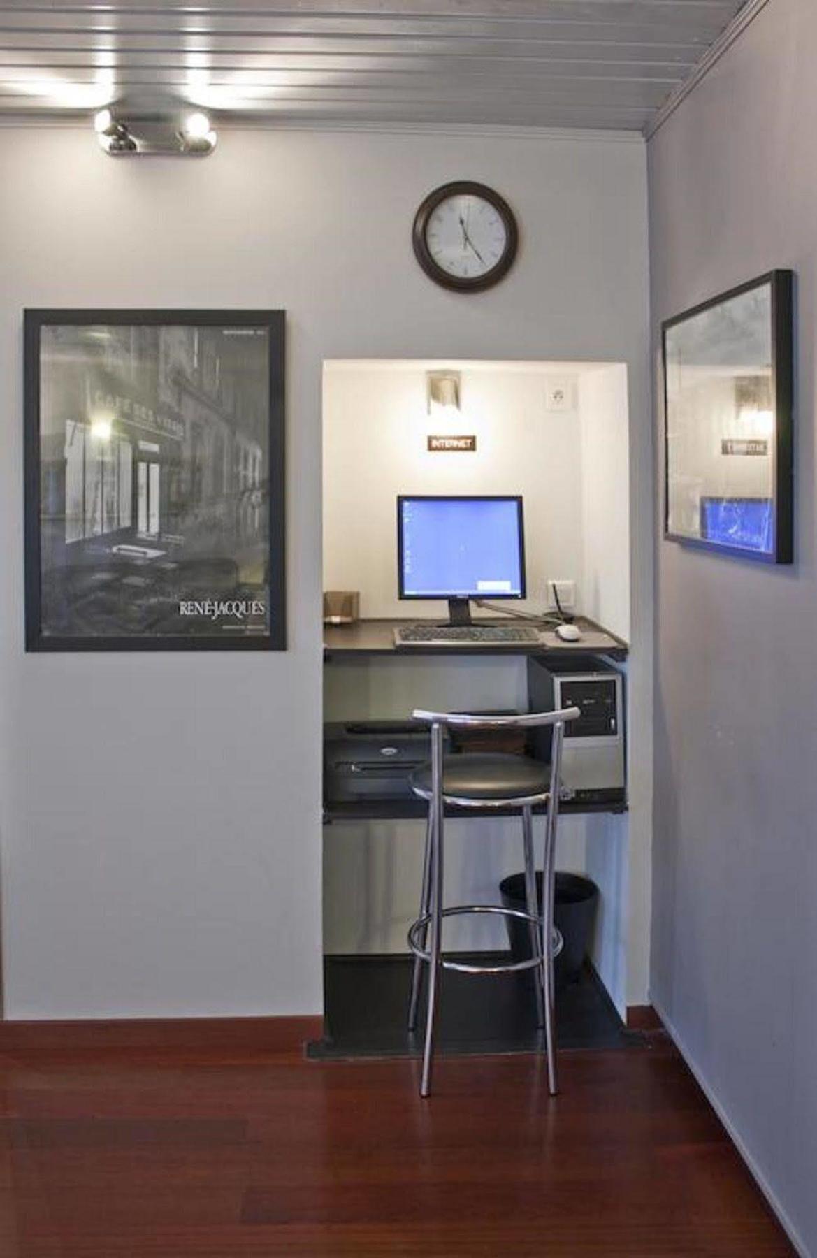 Hotel Hippodrome Paris Bagian luar foto
